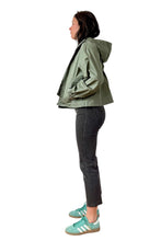 Cargar imagen en el visor de la galería, Chaqueta muj 8870
