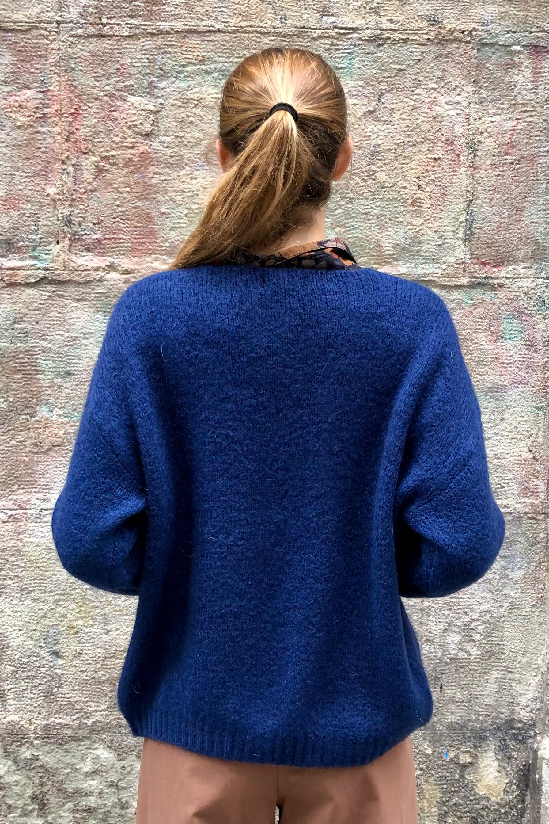 Cardigan wool button