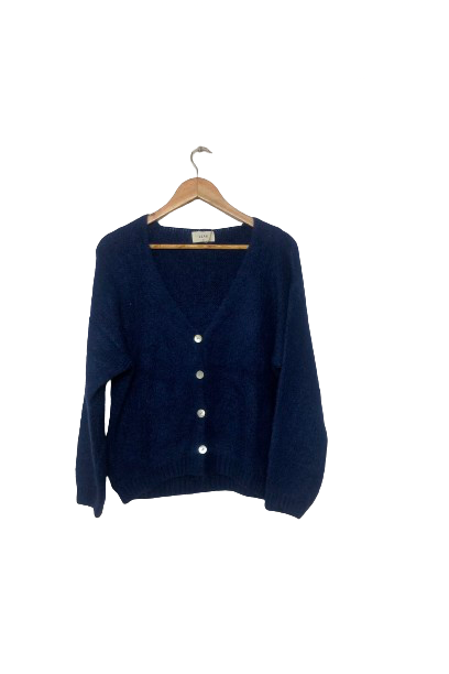 Cardigan wool button