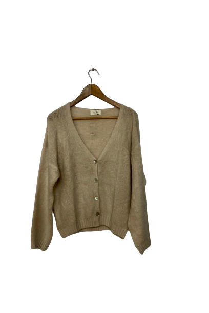 Cardigan wool button