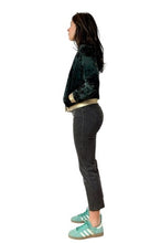 Cargar imagen en el visor de la galería, Bomber it velvet
